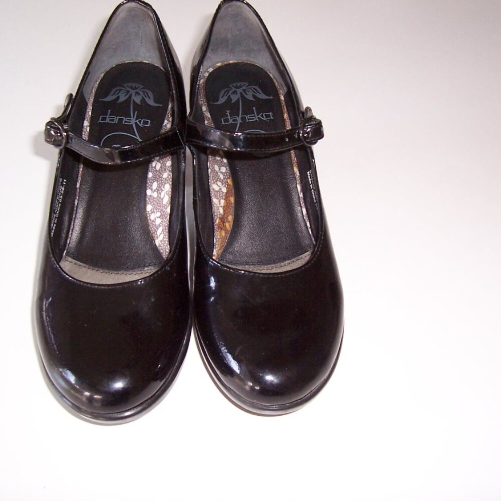 Dansko Patent Leather Mary Janes Size 37 Euro, US Size 6.5